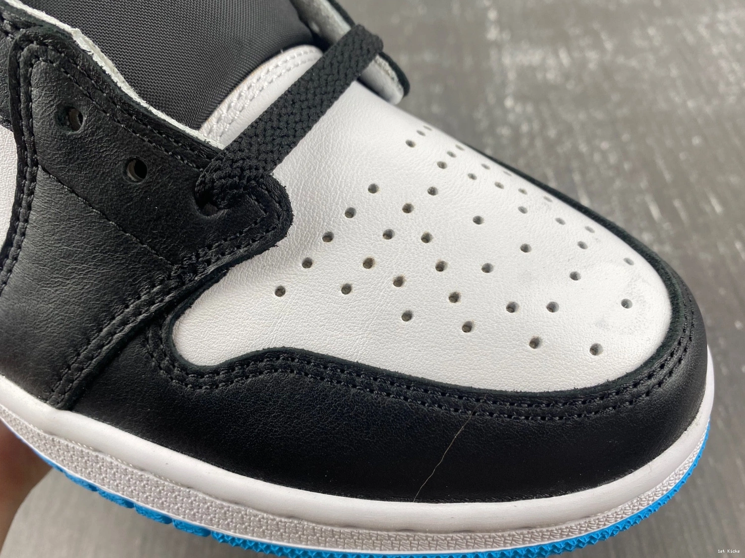 - UNC CZ0790-104 Low Retro 1 OG Jordan 0403